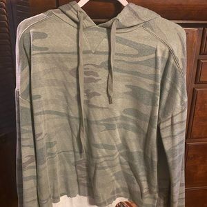 Z supply camowomen’s sweatshirt